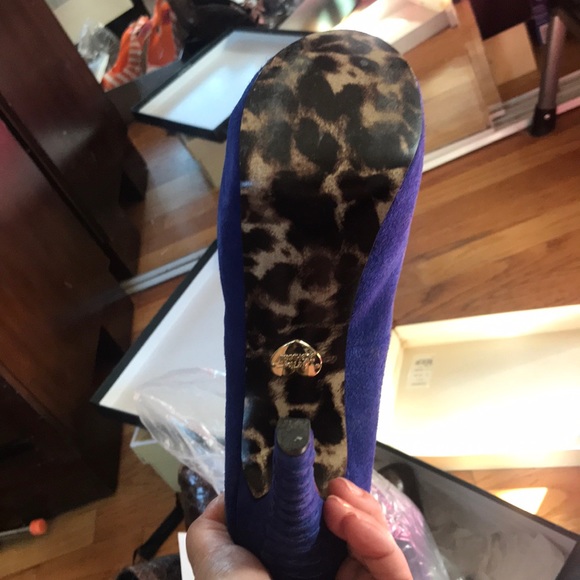 Shoes - Picture 4 of 8